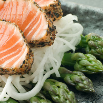 Grilled Salmon with Asparagus & Onions Grilled Salmon with Asparagus & Onions