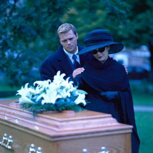 Funeral Etiquette: Show Your Sympathy